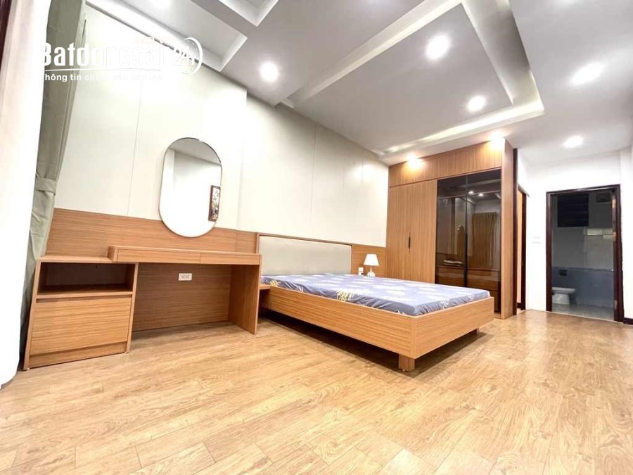 Phố Lý Nam Đế hơn 13 tỷ 45m2 ô tô đỗ cổng 5 ngủ cho thuê 20tr/tháng hộ khẩu Hoàn Kiếm