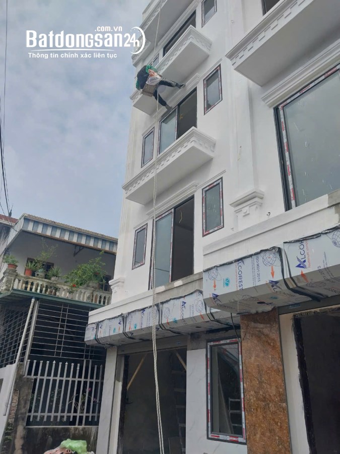 Bán nhà 5 tầng, 50m2, giá 2.85 tỷ cạnh trường C1, C2 Phụng Châu.