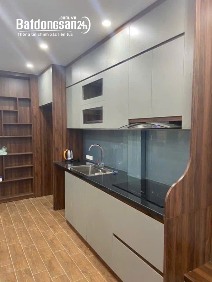 Bán nhà 5 tầng, 50m2, giá 2.85 tỷ cạnh trường C1, C2 Phụng Châu.