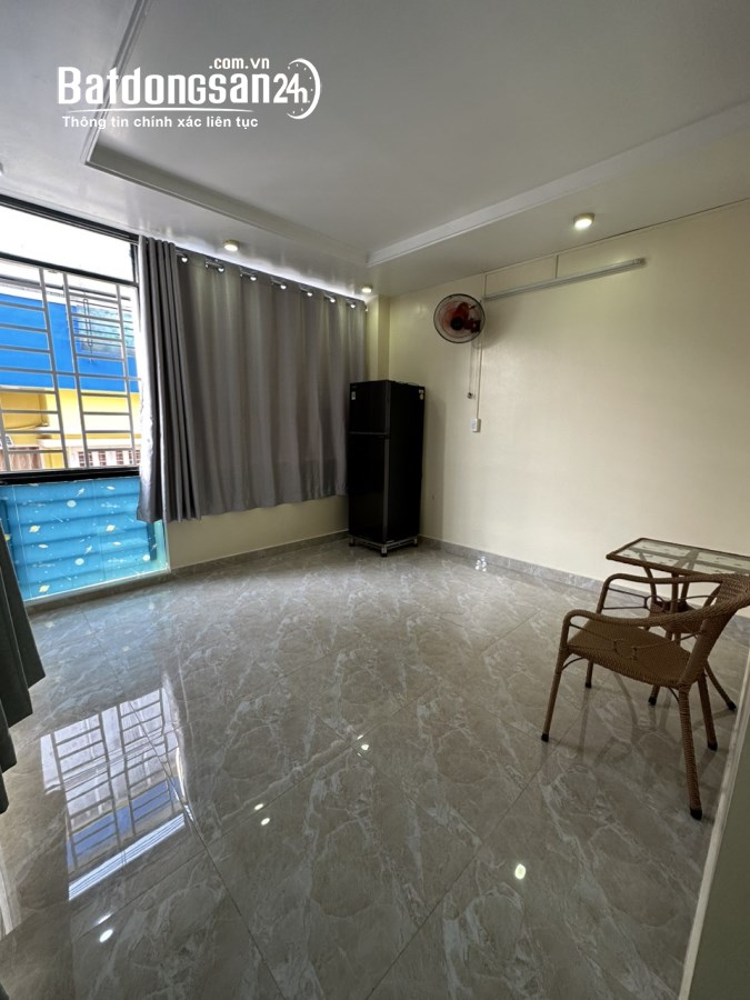 Quận 10, Nhà mới còn 1p cho thuê, máy lạnh, máy giặt, khóa vân tay, toilet riêng..