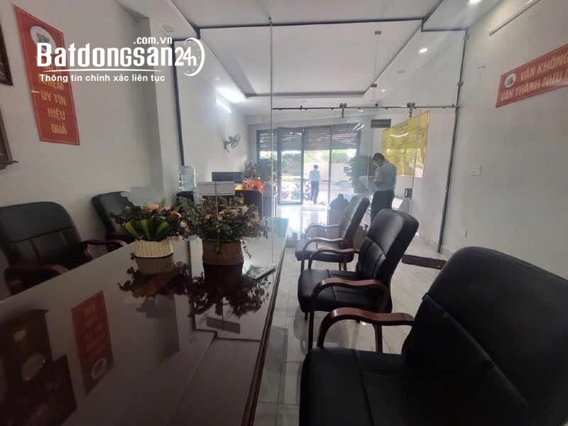 BÁN NHÀ 4 TẦNG + SÂN THƯỢNG MẶT TIỀN PHẠM VĂN ĐỒNG, HBC - 133m2 - 20 TỶ TL. 