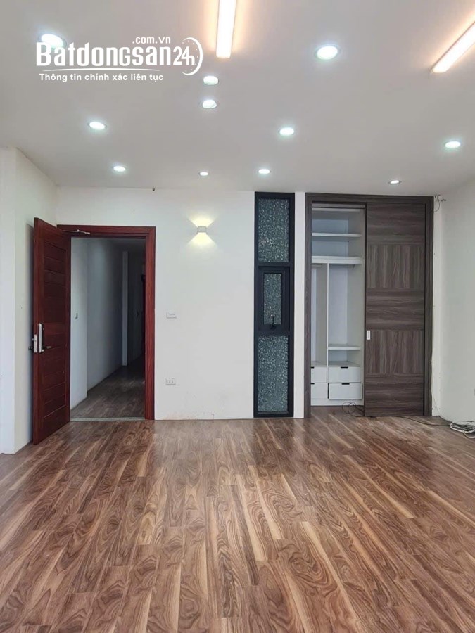 Bán nhà mặt phố Đường Thịnh Quang, Phường Ô Chợ Dừa, Quận Đống Đa