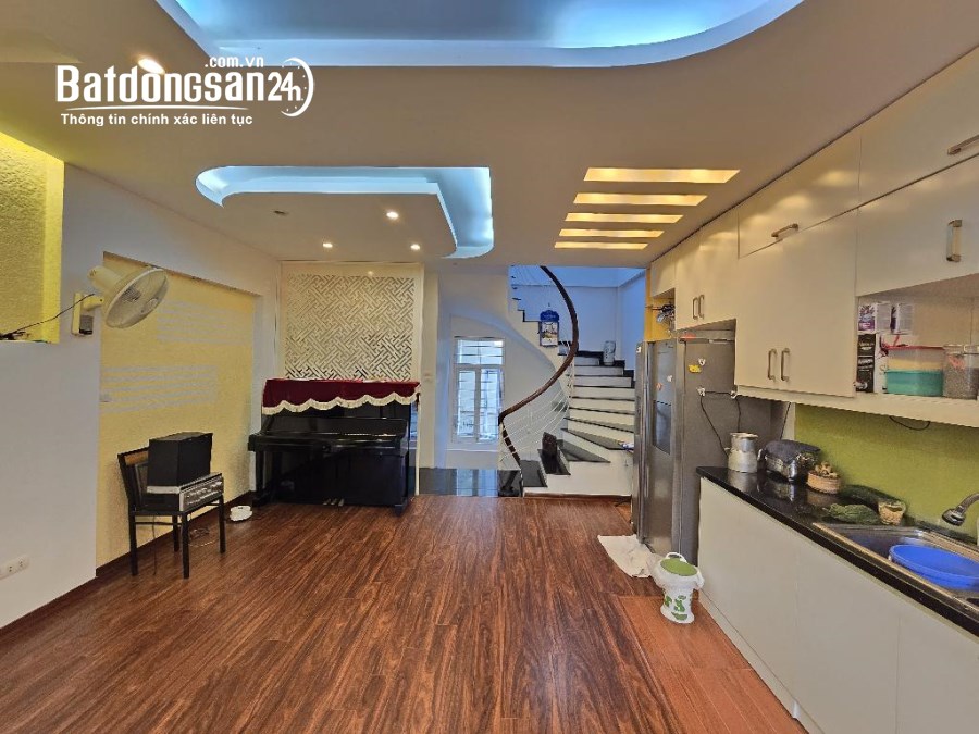 ĐỐI DIỆN HV BÁO CHÍ, NHÀ 6 TẦNG, Dịch Vọng Hậu, Quận Cầu Giấy