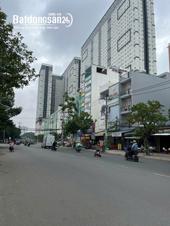 Cơ Hội Đầu Tư Hiếm Có: Bán Nhà Góc 2 Mặt Tiền Tạ Quang Bửu, Phường 4,