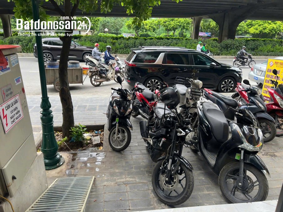 SANG NHƯỢNG CỬA HÀNG Ở KHUẤT DUY TIẾN, PHƯỜNG NHÂN CHÍNH