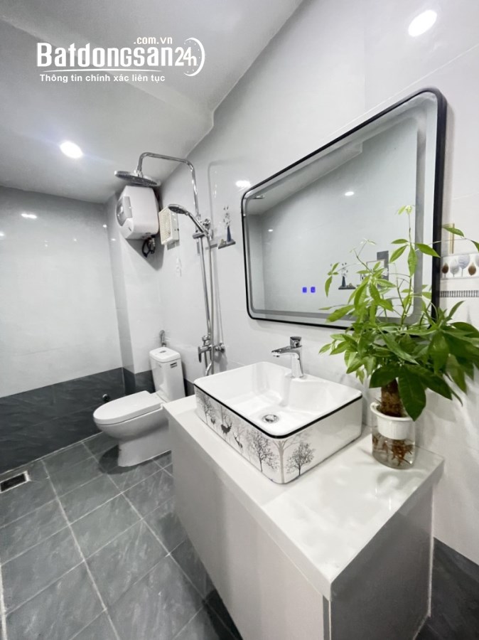 Đường Nguyễn Hoàng, Vĩnh Trung, Thanh Khê, gần Trung tâm, 47m2, đẹp ở ngay. 2.x
