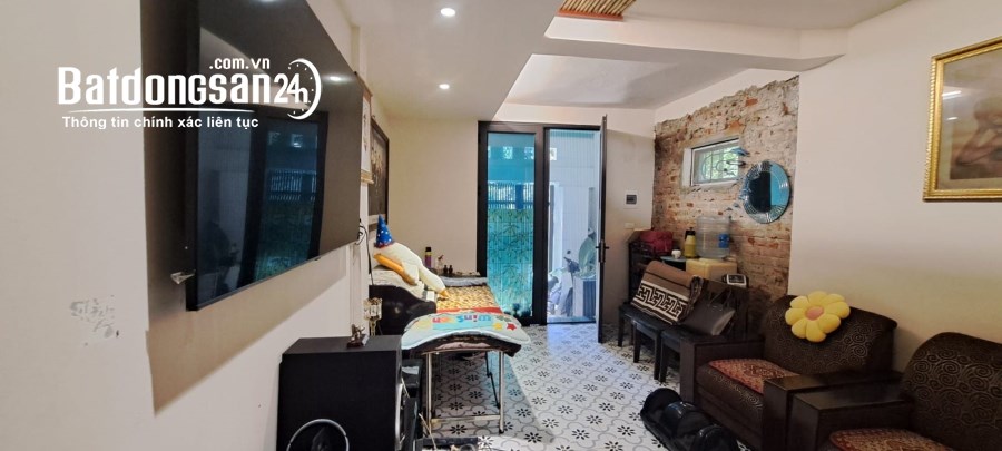 Cần bán nhà Bắc Cầu, Long Biên, DT 60m2, 3 tầng, giá 4,8 tỷ,
