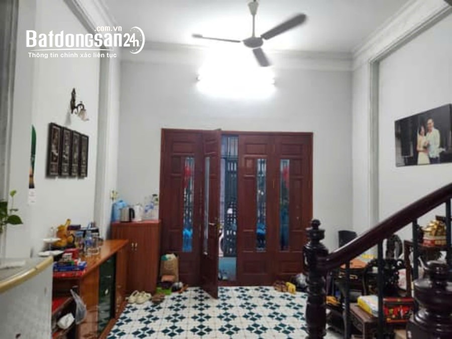 Bán nhà Xuân Diệu Tây Hồ 50m 5 tầng mặt tiền 5m ở luôn giá 16.5 tỷ