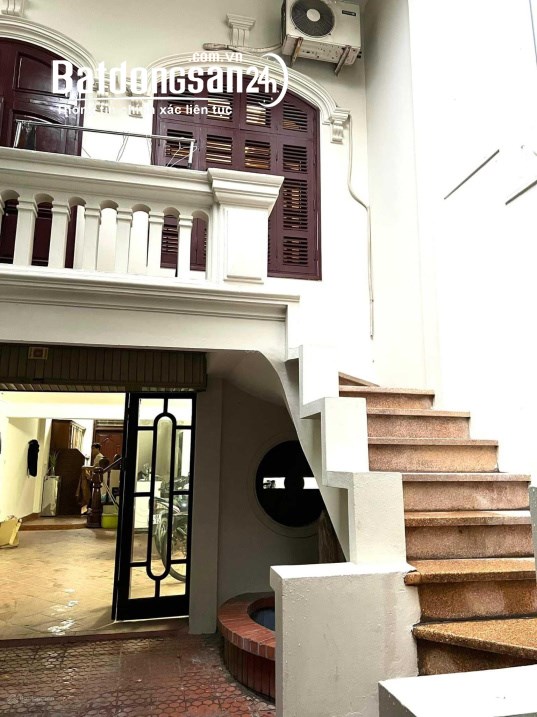 Cho thuê nhà mặt phố Nguyễn Khang - Cầu Giấy 130m x 4T giá 35tr, có hầm, KD, CHDV...