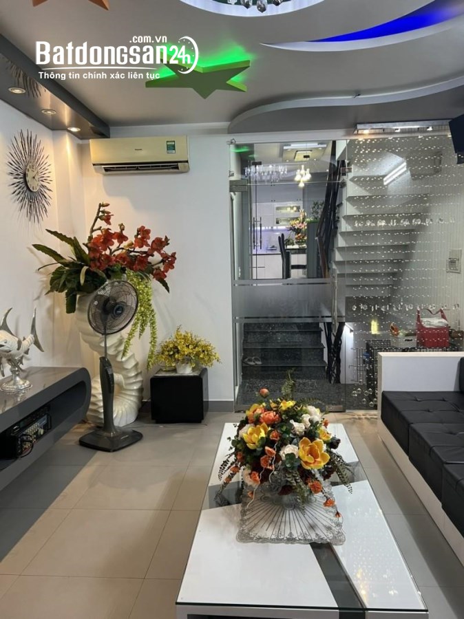 *Bán nhà mặt tiền  trục CMT8 phường 7 Tân Bình*  trục CMT8