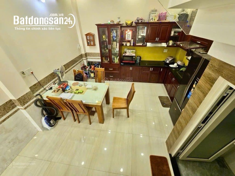 Bán nhà 4 tầng Lê Văn Việt, ngay Vincom Plaza, 85m2, ngang 5m