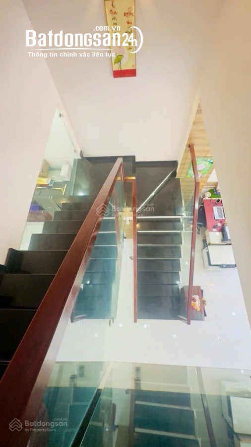 Bán nhà 4 tầng Lê Văn Việt, ngay Vincom Plaza, 85m2, ngang 5m