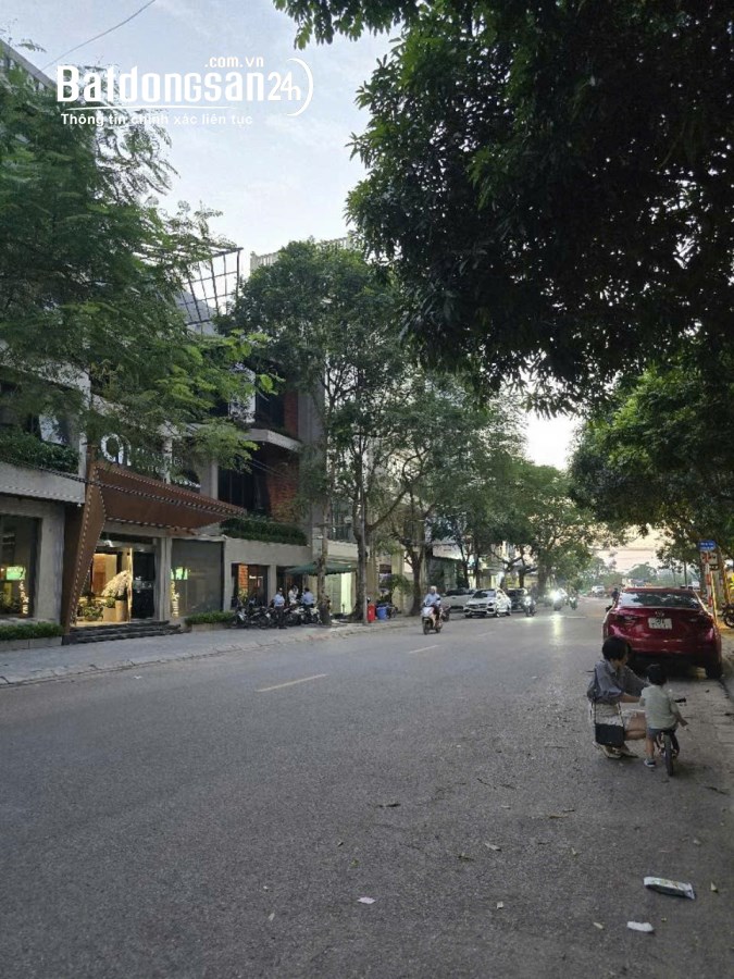 Siêu Hót 61m đất vàng Phố Trạm, Long Biên, Ngõ ô tô tránh, Chỉ 5,7