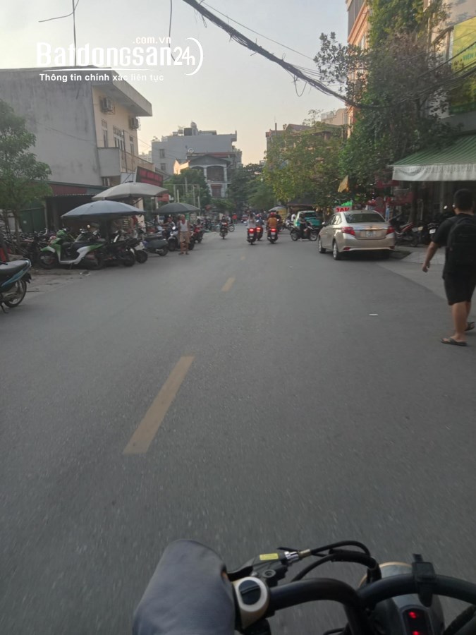 nhà mới  ở luôn khu phan đình giót hà đông