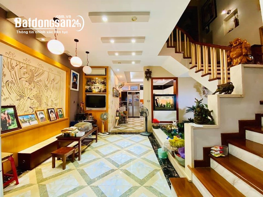 Đường 19/5, Quán, Hà Đông full nội thất, lô góc ô tô vào nhà, 45m2, 9.75 tỷ