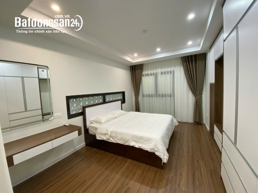 Bán 126m - 7 Tầng - 6.75m.Mặt Tiền. ( Mặt Phố Nghi Tàm ) Tây Hồ 