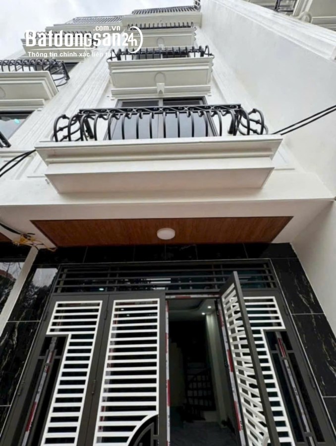 SIÊU HOT!!! Giá 3 tỷ có ngay nhà 3,5 tầng cạnh QL6A, chợ Biên Giang