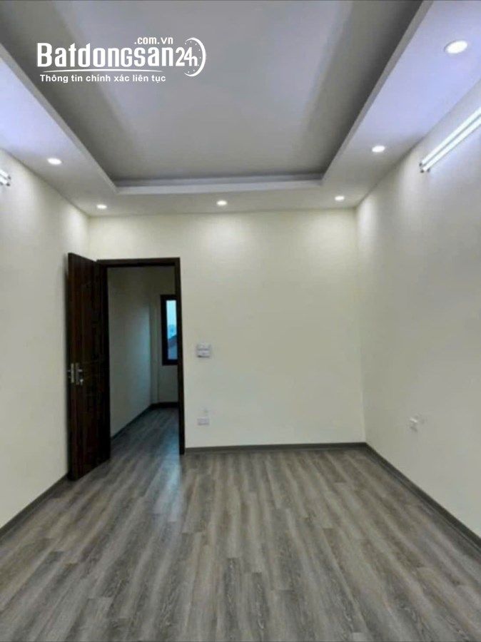 SIÊU HOT!!! Giá 3 tỷ có ngay nhà 3,5 tầng cạnh QL6A, chợ Biên Giang