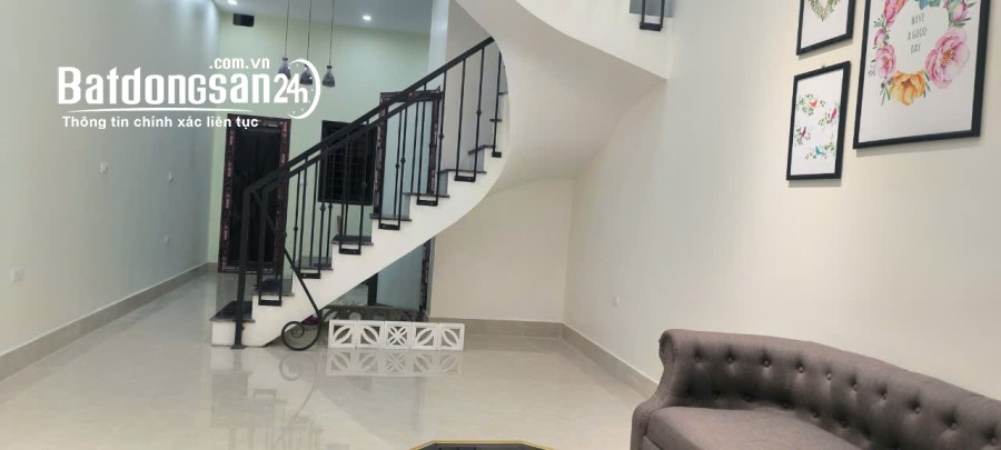 Bán nhàNhà 4 tầng ,DT 42m2, đường Lý Sơn, Long Biên -Giá 6,4 tỷ
