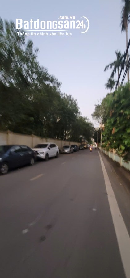 Bán nhàNhà 4 tầng ,DT 42m2, đường Lý Sơn, Long Biên -Giá 6,4 tỷ