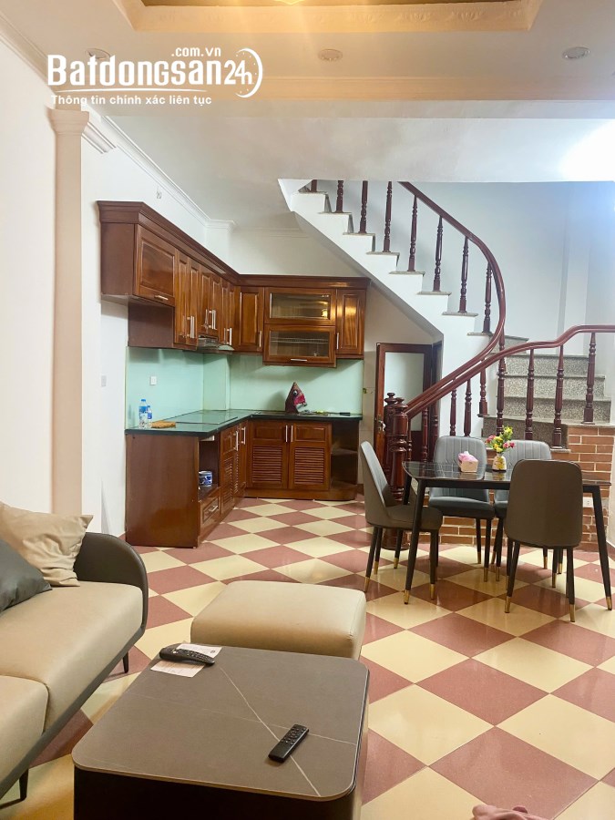 Cho thuê nhà ngõ 154 phố Đội Cấn Ba Đình 45m 5 tâng mặt tiền 4m