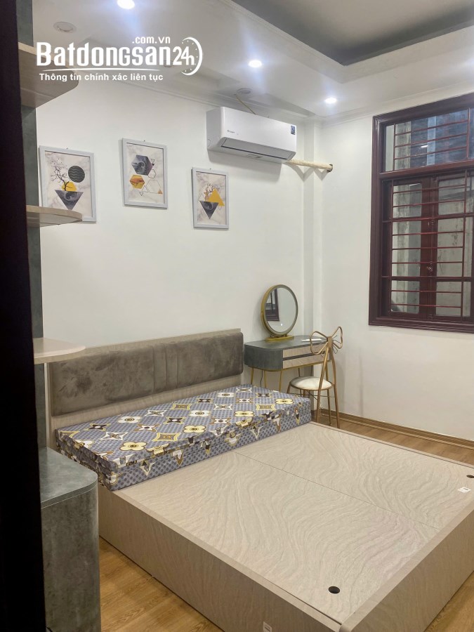 Cho thuê nhà ngõ 154 phố Đội Cấn Ba Đình 45m 5 tâng mặt tiền 4m