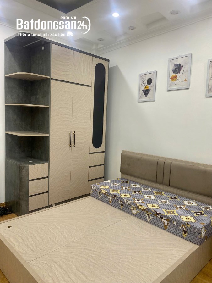Cho thuê nhà ngõ 154 phố Đội Cấn Ba Đình 45m 5 tâng mặt tiền 4m
