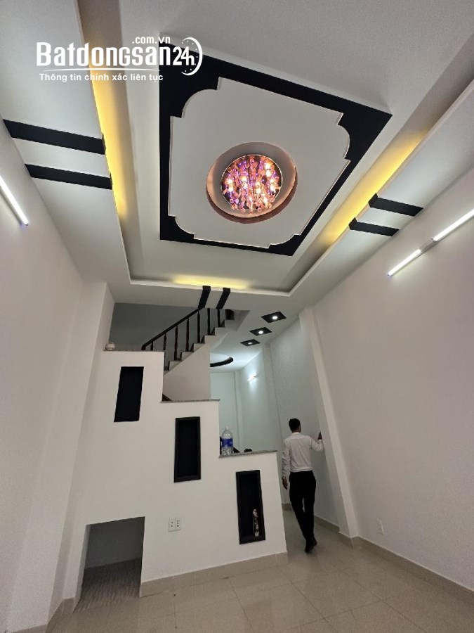 Bán nhà HXH Bình Thành, Quận Bình Tân42m2, 3 tầng, 3 phòng ngủ, 3 vệ sinh, giá hơn 4 tỷ