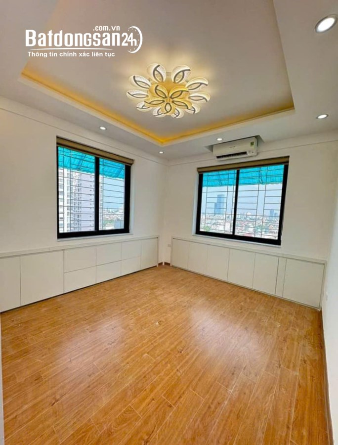 Bán chung cư Trần Quý Kiên Cầu Giấy 62m giá 4.15 tỷ, căn góc, 2 ngủ, tặng nội thất 