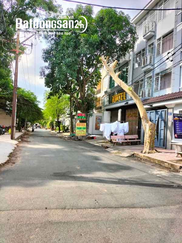 Mặt tiền đường D4 Khu nhà cán bộ. Phạm Hữu lầu Phú Mỹ Quận 7. 1446m2