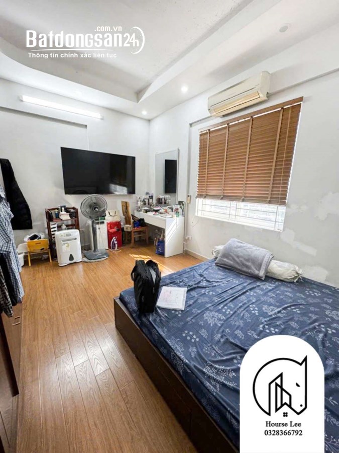 Cần bán căn hộ chung cư 3 ngủ 2 vs rộng 110m ở Việt Hưng, Long Biên