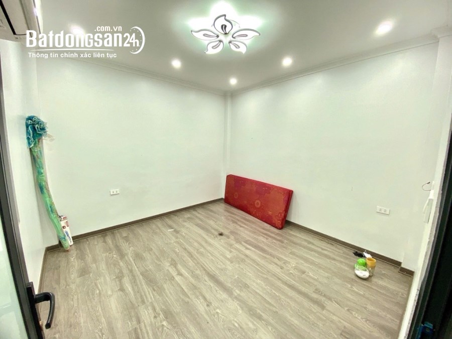 Bán nhà mặt phố Đường Nguyễn Khuyến, Phường Quốc Tử Giám, Quận Đống Đa