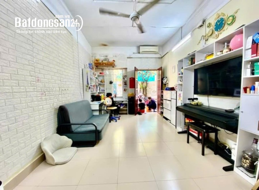 Bán tập thể T1 Mai Dịch Cầu Giấy 48m giá 3.56 tỷ, nhà đẹp, ngõ ô tô, kinh doanh