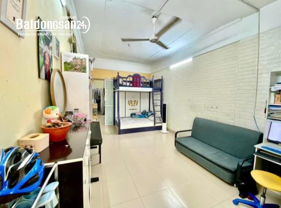 Bán tập thể T1 Mai Dịch Cầu Giấy 48m giá 3.56 tỷ, nhà đẹp, ngõ ô tô, kinh doanh