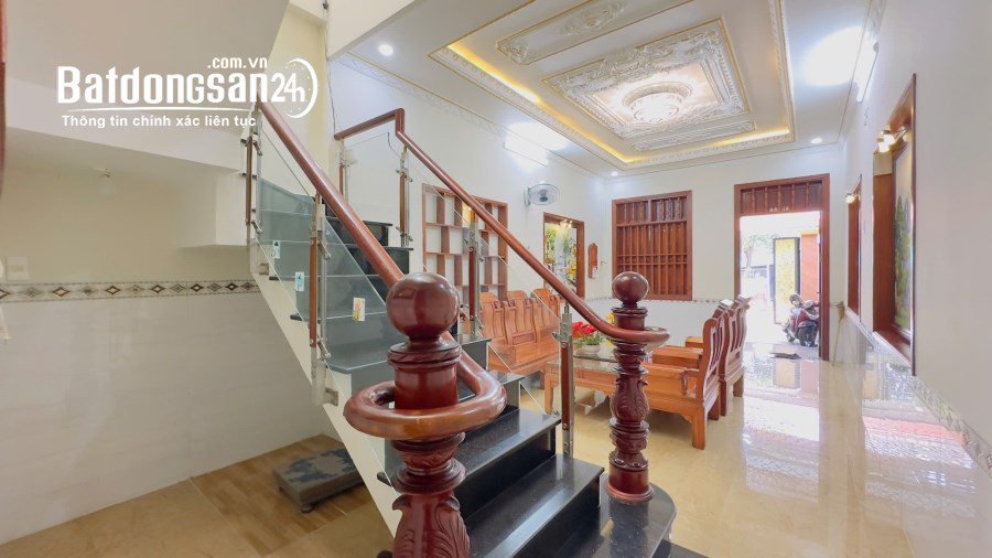 Nhà mặt tiền kinh doanh gần chợ Dĩ An, 115m ngang 4,4m sân ô tô, TP Dĩ An