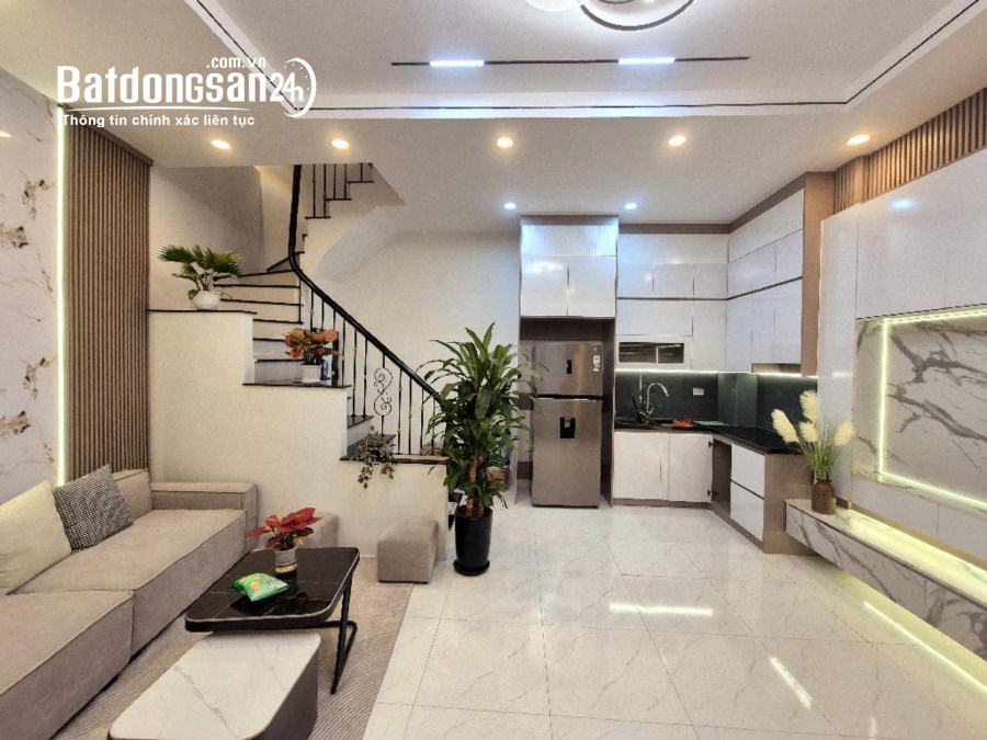 Bán nhà Hoàng Mai Minh Khai 40m x 5T MT 5m mới xây full nội thất, nhỉnh 6 tỷ
