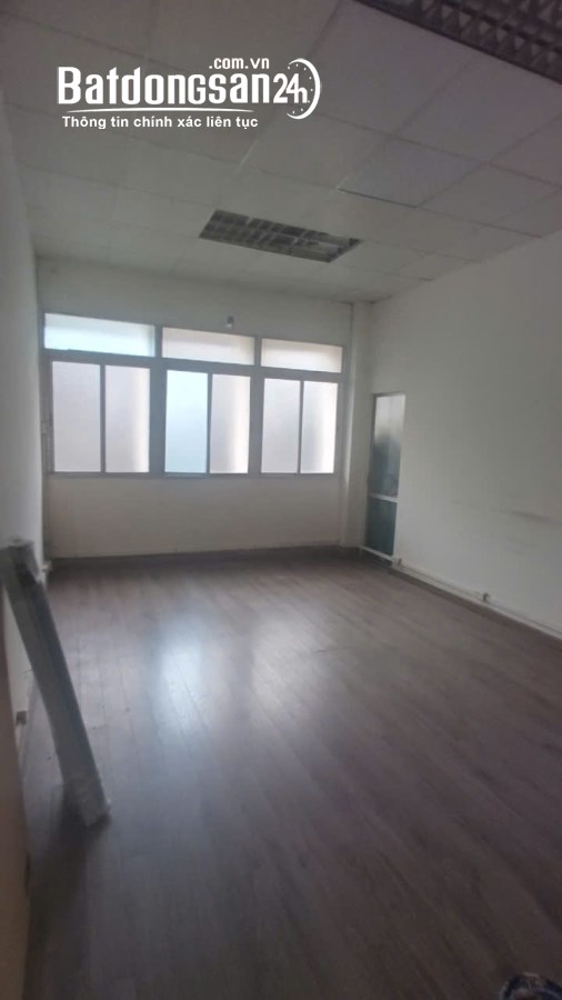Cho thuê VP ở Vũ Ngọc Phan - Láng Hạ. Điện rẻ 3400, có bảo vệ