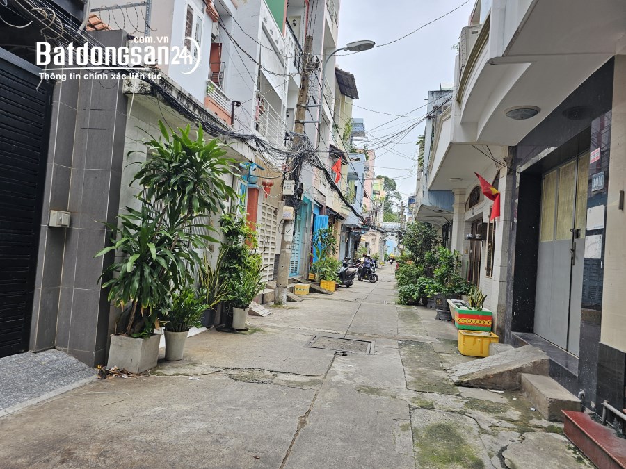 Ngay ngã tư hàng xanh hẻm trước nhà 3m nhà nát CN 107m2 ngang 5m tiện xây CHDV 