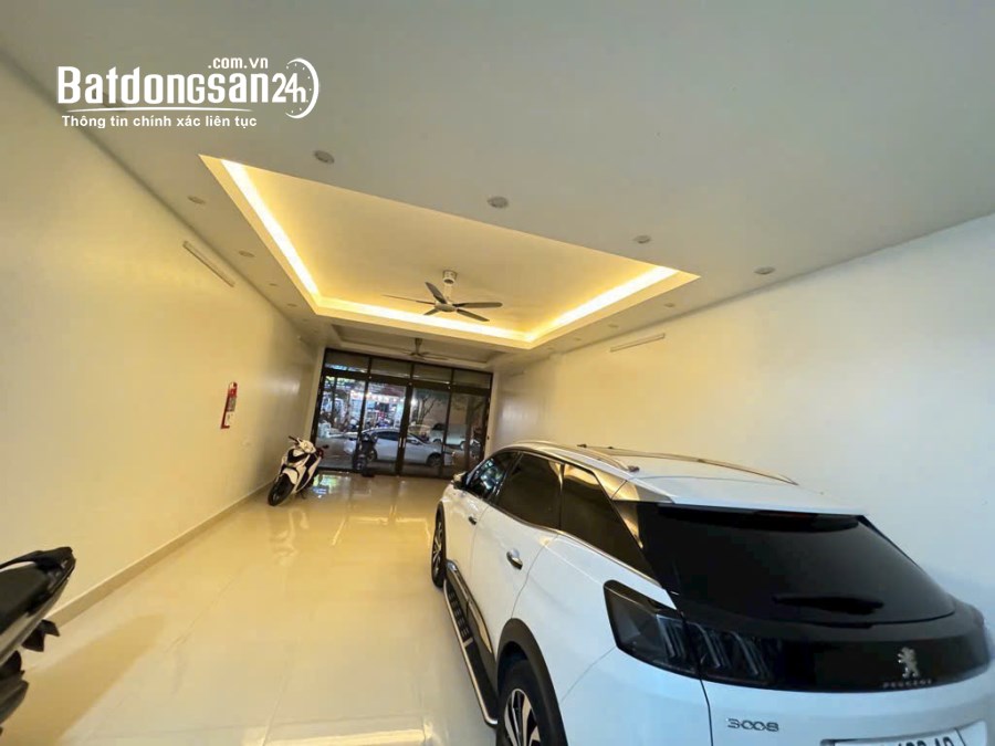 Bán nhà 6 tầng mặt phố Trạm, vỉa hè rộng, gara 4 xe ô tô, KD đa dạng. 103m2 ~ 39 tỷ