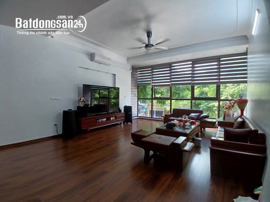 Bán nhà 6 tầng mặt phố Trạm, vỉa hè rộng, gara 4 xe ô tô, KD đa dạng. 103m2 ~ 39 tỷ