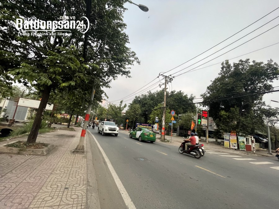 Cần bán đất mặt tiền Nguyễn Duy Trinh vuông vức, siêu đẹp với giá siêu tốt.