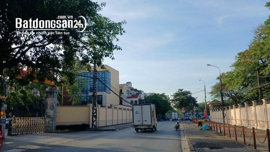 Bán nhà cấp 4 mặt phố Đức Giang, khu đông dân, kinh doanh sầm uất, 75m2 giá 13 tỷ