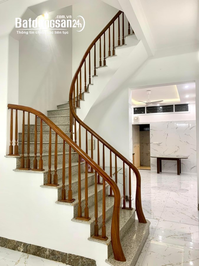 Giá sốc chỉ 8,6 tỷ ! Bán nhà 4 Tầng ,4 PN tại đường Tam Trinh,61m2/140tr/1m2