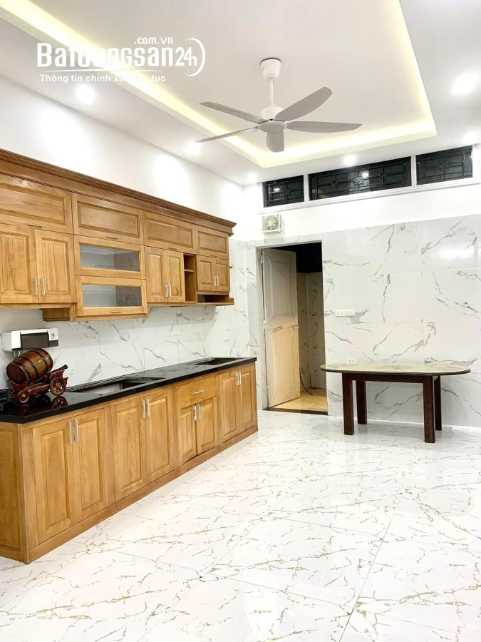 Giá sốc chỉ 8,6 tỷ ! Bán nhà 4 Tầng ,4 PN tại đường Tam Trinh,61m2/140tr/1m2