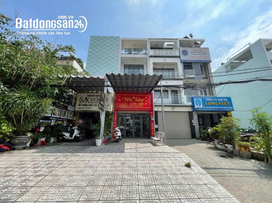 nhà 4x20m 4 lầu mặt tiền đường phú thuận Quận 7. giá thương lượng