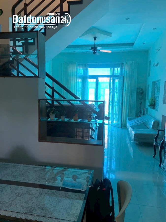 Bán nhà Hoàng Quốc Việt, Quận 7. Giá: 5.75 tỷ. DT: 5m x 14m, 1 trệt 2 lầu 3PN, 3WC. S