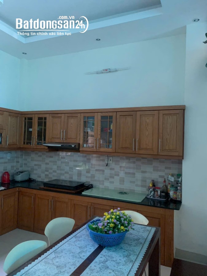 Bán nhà Hoàng Quốc Việt, Quận 7. Giá: 5.75 tỷ. DT: 5m x 14m, 1 trệt 2 lầu 3PN, 3WC. S