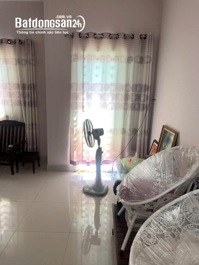 Bán nhà Hoàng Quốc Việt, Quận 7. Giá: 5.75 tỷ. DT: 5m x 14m, 1 trệt 2 lầu 3PN, 3WC. S