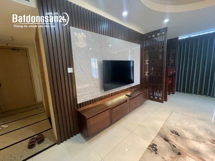  Cho thuê căn góc 3PN, 143m2 Thăng Long Number One, hướng hồ, vào ở luôn