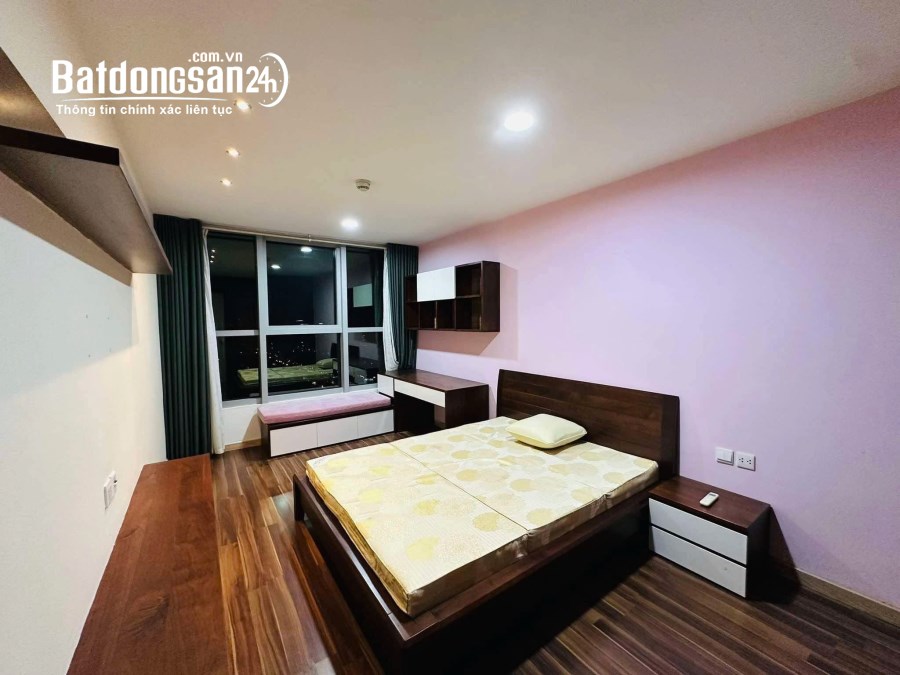  Cho thuê căn góc 3PN, 143m2 Thăng Long Number One, hướng hồ, vào ở luôn